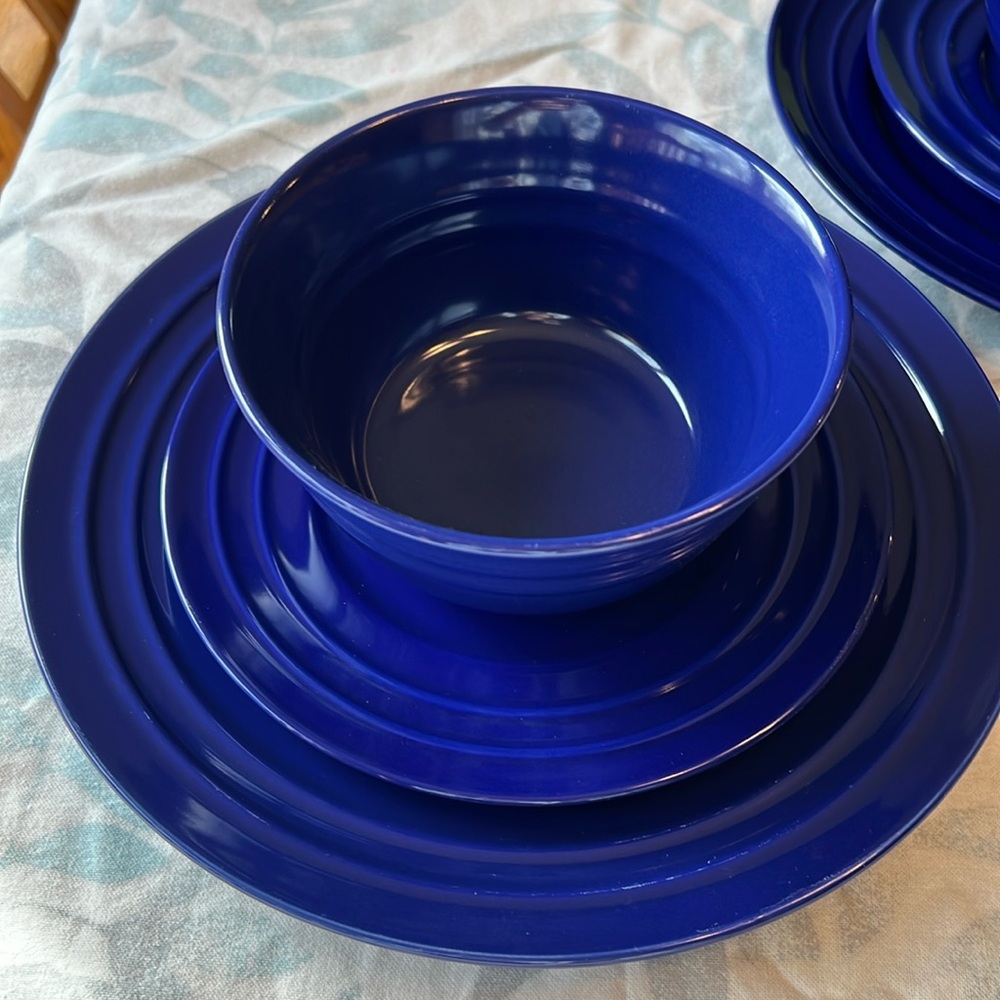 Very Good Condition - Rachael Ray Double Ridge Dinnerware Set